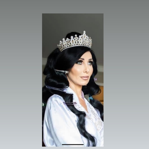 Tiara Crown Swarovski Crystals - Picture 8 of 9